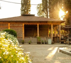 Четырёхместный номер Classic с балконом и с красивым видом из окна в Abaash Hotel Afon