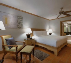 Апартаменты с 2 комнатами с балконом и с видом на сад в Marriott's Phuket Beach Club