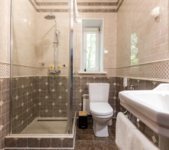 Двухместный полулюкс №2 с 2 комнатами с красивым видом из окна двуспальная кровать в Лель