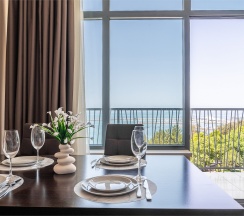 Трехкомнатные улучшенные апартаменты с двумя спальнями (7 этаж) в Real Apartments Sochi