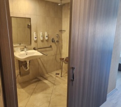 Номер для гостей с ограниченными возможностями в Green Nature Diamond Hotel