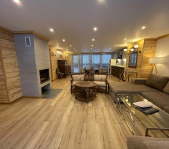 Шале Luxury с балконом и с красивым видом из окна в Аврора Country House