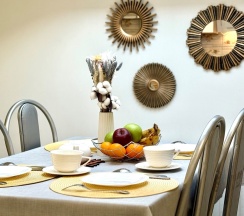 Апартаменты №10 "Люкс" на мансардном этаже в Саквояж