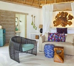 Номер oceanfront в Shangri-la Caribe Beach Village Resort