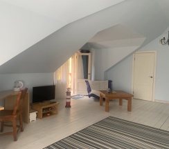 Семейный люкс с балконом в Эко-дача Hidden Plyos