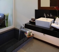 Вилла с 3 комнатами в Two Villas Holiday Oxygen Style Bangtao Beach