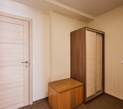 Двухкомнатный двухместный номер для гостей с ограниченными возможностями в Дружба