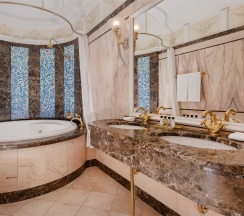 Однокомнатный Люкс с видом на Строгановский дворец в Taleon Imperial Hotel