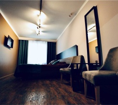 Улучшенный номер с двумя раздельными кроватями с окном (Отель Мёд) в Мёд & Маяк