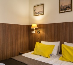 Двухместный номер с собственной ванной комнатой (дабл или твин) в Алиса