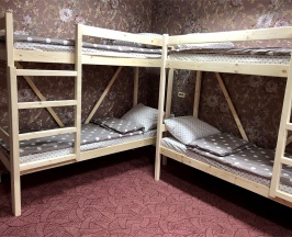 Кровать в 10-ти местном номере в Порт