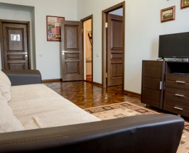 Люкс с 2 комнатами с красивым видом из окна в Льгов