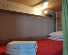 Одноместная капсула в 10-местном общем женском номере в Bird house Hostel