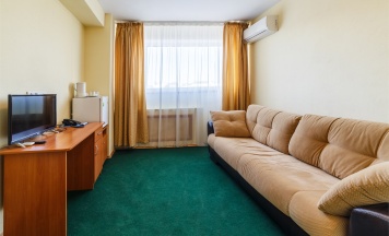 Двухкомнатный с 1 двуспальной кроватью в Металлург