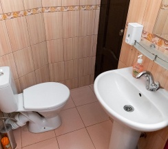 Комната стандарт с 1 односпальной и 1 двуспальной кроватью в Якорь