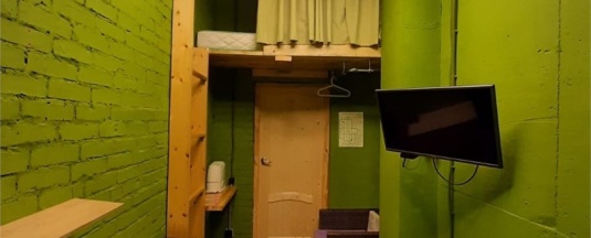 Двуместный номер с дополнительной кроватью в Bird house Hostel