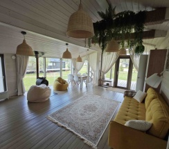 Коттедж с красивым видом из окна в Бали