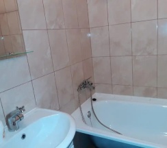 Двухместные апартаменты Comfort (двуспальная кровать) в Апартаменты SAMOцвет 9 на Киевской 3