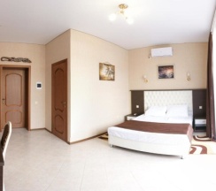 Семейный номер(двуспальная кровать, кресло-кровать) в Ленивый тюлень