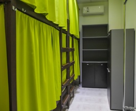 Мужской четырёхместные (нижнее, без окна) в Sunny Sochi Hostel
