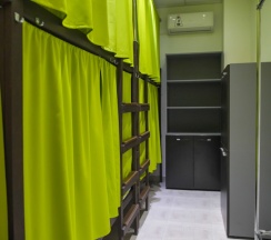 Мужской четырёхместные (нижнее, без окна) в Sunny Sochi Hostel