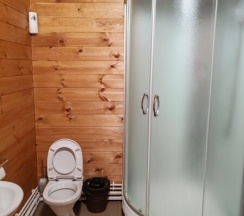 "СТУДИО на втором этаже" благоустроенный номер с двуспальной кроватью раскладным диваном и полноценной кухней. в Семейный