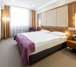 Двухместный номер Standard с красивым видом из окна двуспальная кровать в Reikartz Sky Алматы