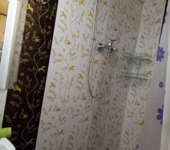 Комната стандарт с двуспальной и двухъярусной кроватями в SunnyHouse