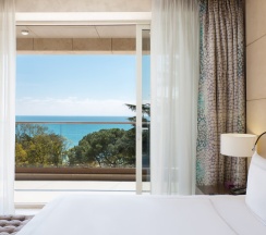 Номер Signature Suite, с видом на море, с гостиной - с двуспальной кроватью в Swissotel Resort Сочи Камелия