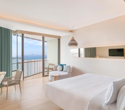 Двухместный номер Hilton Deluxe с видом на океан двуспальная кровать в Hilton Pattaya