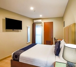 Двухместный номер Deluxe двуспальная кровать в Capital O 461 Asrodel Hotel