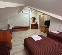 Стандартный пятиместный номер в Николаевский
