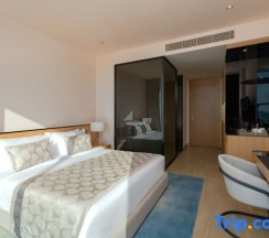 Двухместный номер Premium с видом на море двуспальная кровать в Voco Monaco Dubai