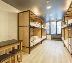 Общий мужской 8 местный номер верхние кровати в На Рубле