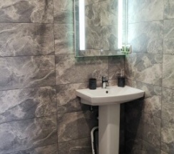 Трехместный номер с выходом во двор в Amina