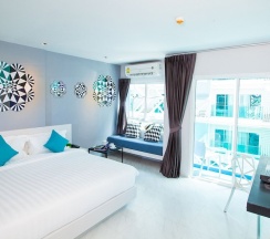 Двухместный номер Deluxe с балконом двуспальная кровать в The Crib Patong