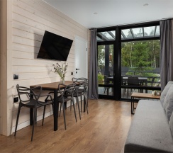 Коттедж с одной спальней, купелью и баней в Black Village Family