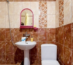 Улучшенный четырехместный номер с балконом в Guest house city center