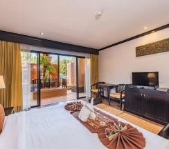 Двухместный номер с доступом в бассейн двуспальная кровать в Princess Kamala Beachfront Hotel