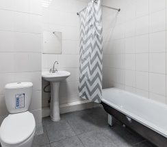 Койко-место в мужском номере на 10 человек в Alfa best house