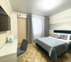 Трехкомнатные апартаменты с террасой и бассейном в Frukty Rent