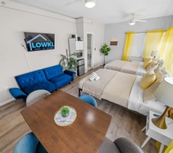 Четырёхместная студия Premium в Miami International by Lowkl