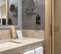 Номер Classic с одной двуспальной кроватью в Mercure