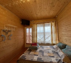 Шестиместные апартаменты с балконом и с красивым видом из окна в Villa Natella