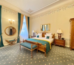Однокомнатный Люкс с видом на Строгановский дворец в Taleon Imperial Hotel