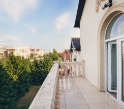 Двухместный номер Deluxe с 2 комнатами с балконом и с красивым видом из окна двуспальная кровать в Константа