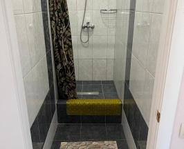 Кровать в 4-местном общем мужском номере в Восход