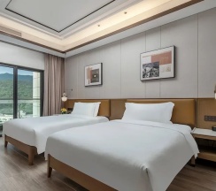 Люкс с 2 комнатами в Holiday Inn & Suites Sanya Yalong Bay