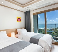 Двухместный номер Standard с балконом 2 отдельные кровати в Familia Hotel Jeju