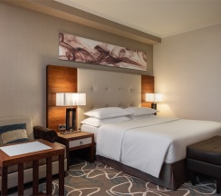 Классический номер с одной кроватью в Sheraton Skypoint Luxe Hotel